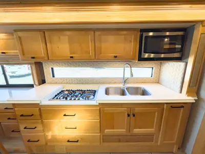 2022 Tiffin Motorhomes Breeze 33BR photo 7