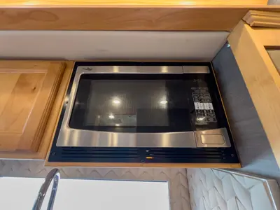 2022 Tiffin Motorhomes Breeze 33BR photo 10