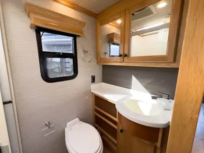 2022 Tiffin Motorhomes Breeze 33BR photo 18