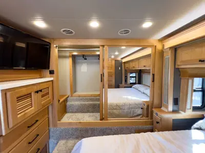 2022 Tiffin Motorhomes Breeze 33BR photo 17