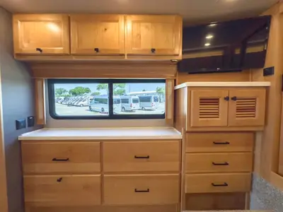 2022 Tiffin Motorhomes Breeze 33BR photo 16
