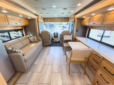 2022 Tiffin Motorhomes Breeze 33BR photo 3