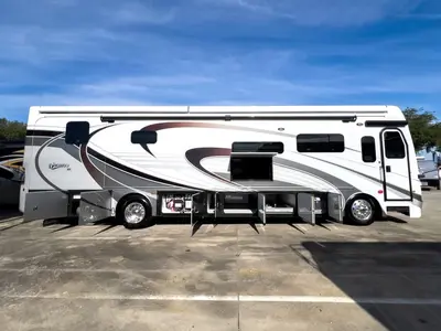 2024 Fleetwood Discovery LXE photo 30