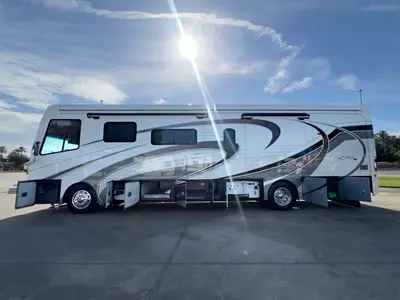 2024 Fleetwood Discovery LXE photo 28