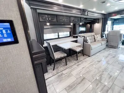 2024 Fleetwood Discovery LXE photo 14