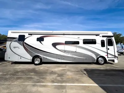2024 Fleetwood Discovery LXE photo 29