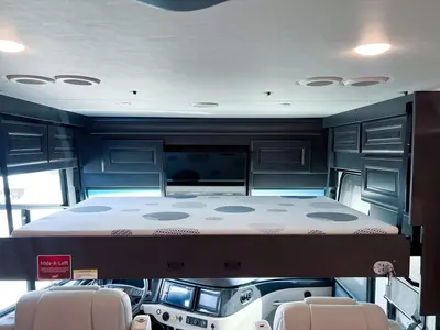 2024 Fleetwood Discovery LXE photo 4