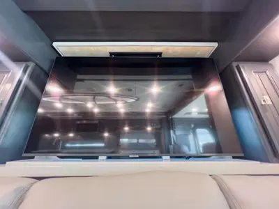 2024 Fleetwood Discovery LXE photo 16