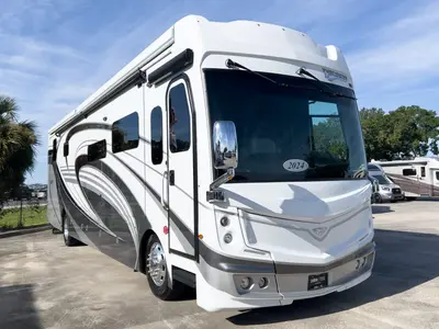 Used 2024 Fleetwood Discovery LXE 40M