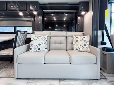 2024 Fleetwood Discovery LXE photo 15