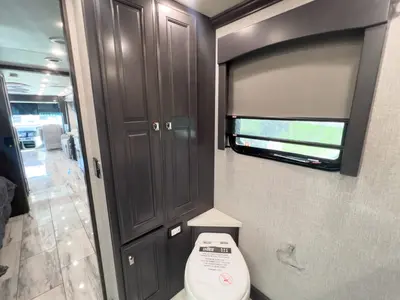 2024 Fleetwood Discovery LXE photo 23