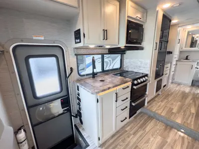 2023 Thor Motor Coach Four Winds photo 6