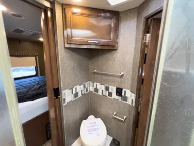 2020 Thor Motor Coach Omni photo 19