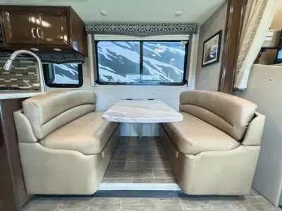 2020 Thor Motor Coach Omni photo 8