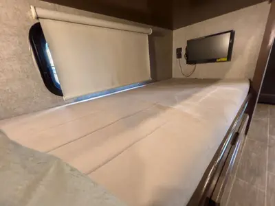 2020 Thor Motor Coach Omni photo 22
