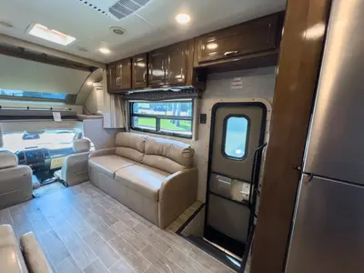 2020 Thor Motor Coach Omni photo 14