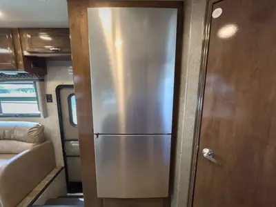 2020 Thor Motor Coach Omni photo 13