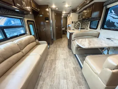 2020 Thor Motor Coach Omni photo 6