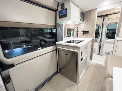 2022 Thor Motor Coach Rize photo 6