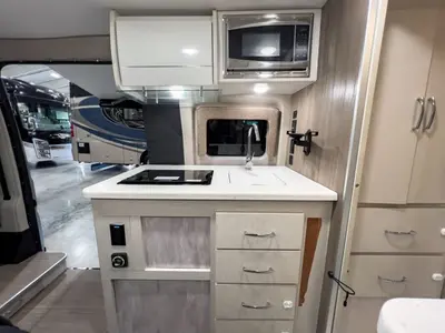 2022 Thor Motor Coach Rize photo 7