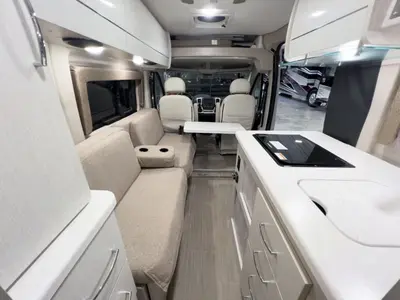 2022 Thor Motor Coach Rize photo 4
