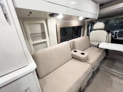 2022 Thor Motor Coach Rize photo 12