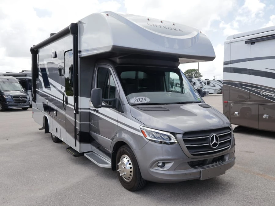 2025 Entegra Coach Qwest SE exterior