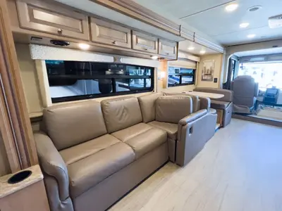 2019 Thor Motor Coach Windsport photo 13