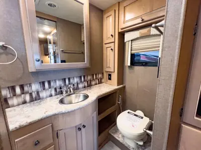 2019 Thor Motor Coach Windsport photo 21