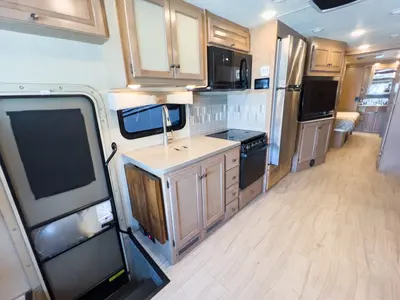2019 Thor Motor Coach Windsport photo 6
