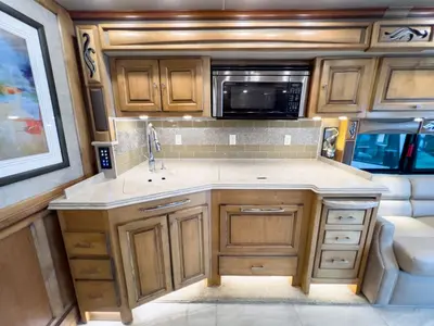 2018 Tiffin Motorhomes Phaeton photo 8