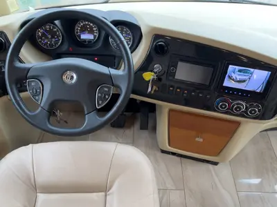 2018 Tiffin Motorhomes Phaeton photo 2