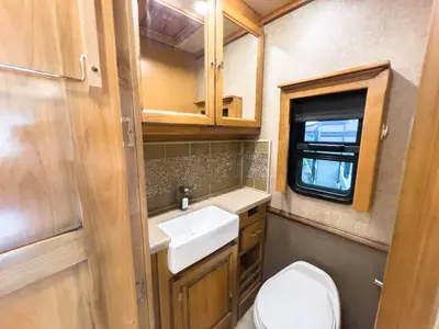 2018 Tiffin Motorhomes Phaeton photo 17