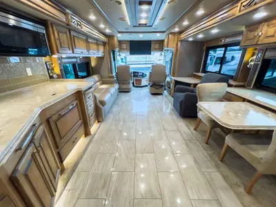 2018 Tiffin Motorhomes Phaeton photo 3