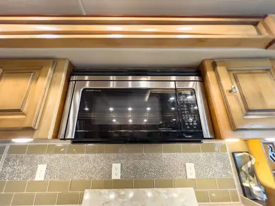 2018 Tiffin Motorhomes Phaeton photo 11