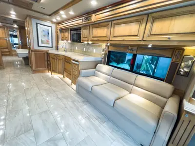 2018 Tiffin Motorhomes Phaeton photo 6