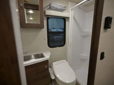 2020 Winnebago Navion photo 27