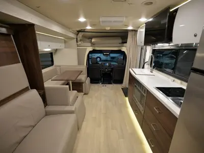 2020 Winnebago Navion photo 3