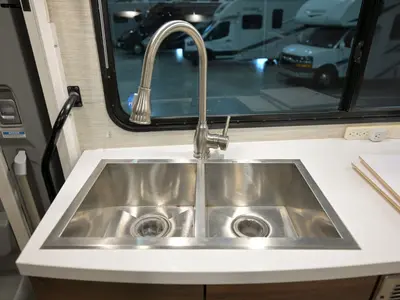 2020 Winnebago Navion photo 9