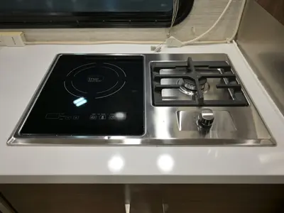 2020 Winnebago Navion photo 11