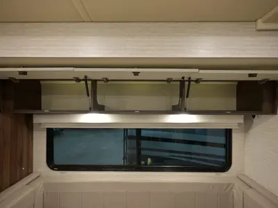 2020 Winnebago Navion photo 18