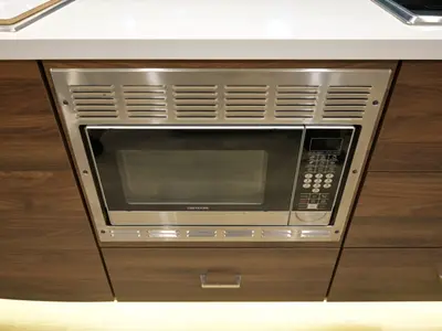 2020 Winnebago Navion photo 10