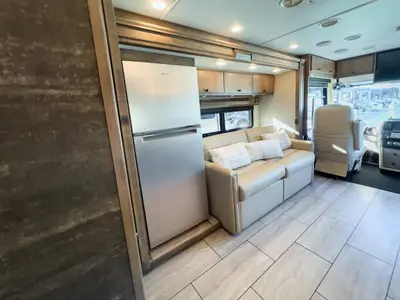 2025 Tiffin Motorhomes Breeze 33BR photo 13
