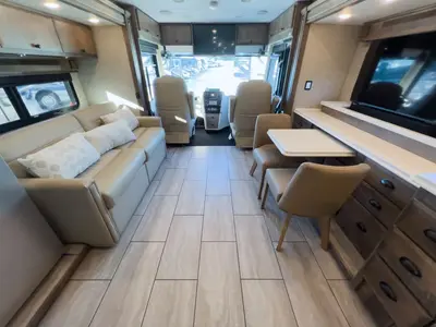 2025 Tiffin Motorhomes Breeze 33BR photo 3