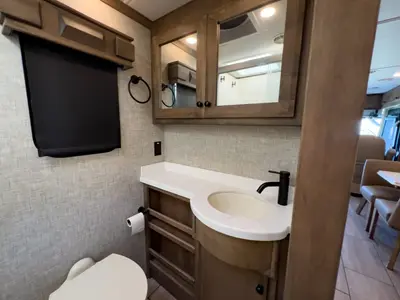 2025 Tiffin Motorhomes Breeze 33BR photo 16
