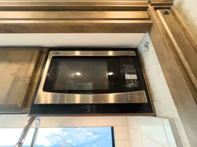 2025 Tiffin Motorhomes Breeze 33BR photo 10