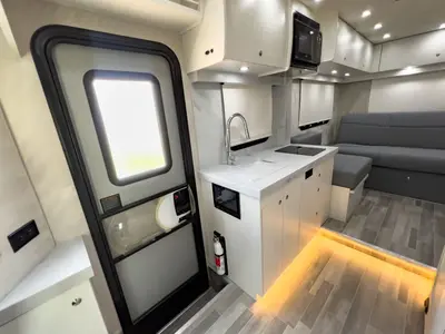 2024 Pleasure Way Plateau XLTS photo 5