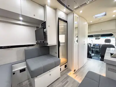 2024 Pleasure Way Plateau XLTS photo 12