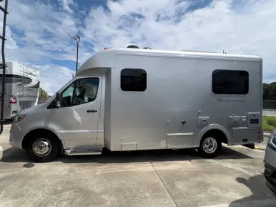 2024 Pleasure Way Plateau XLTS photo 21