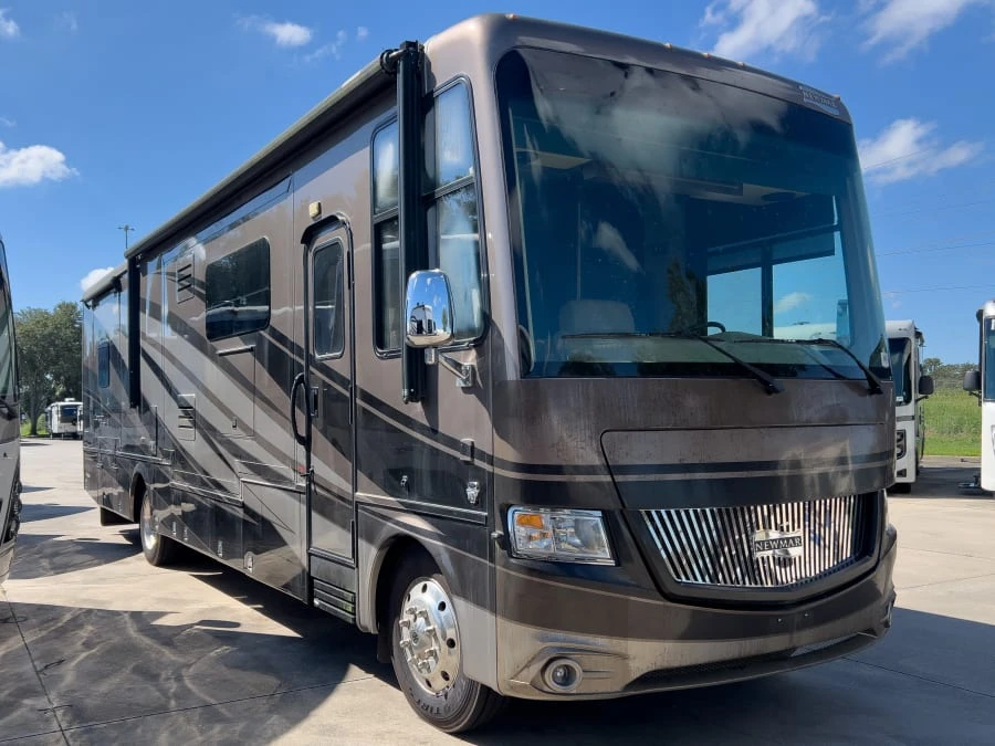 2018 Newmar Canyon Star exterior